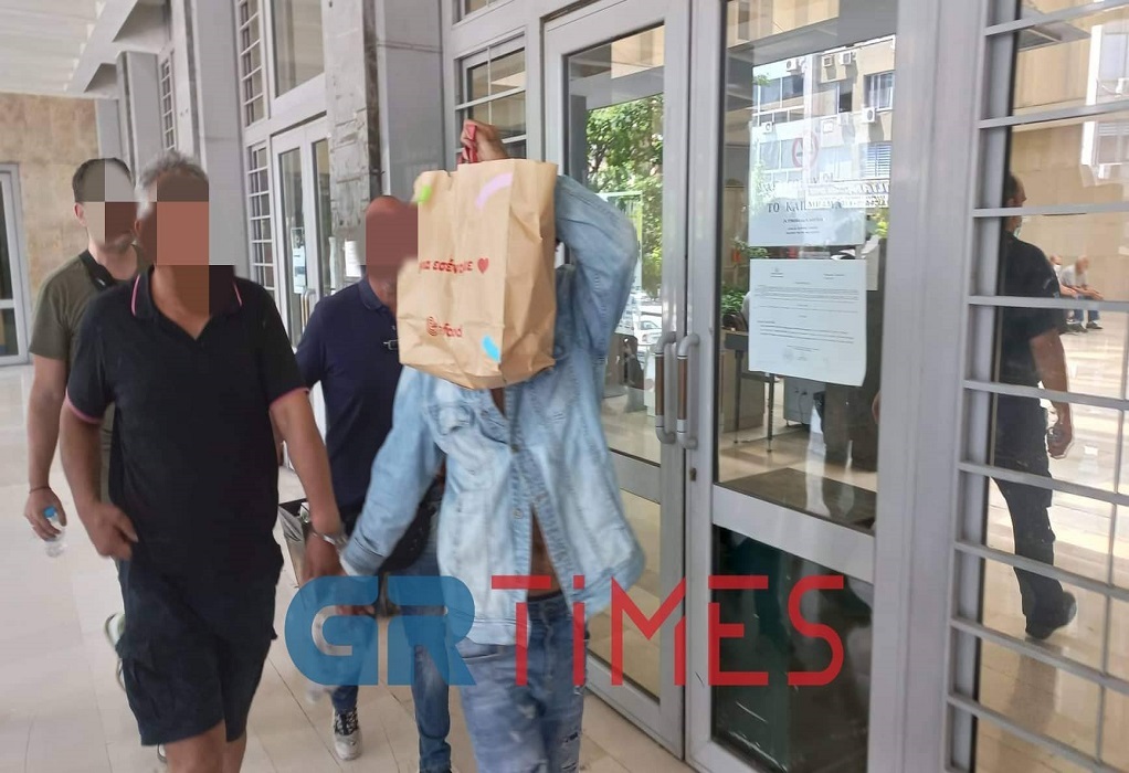 Θεσσαλονίκη: Τι ισχυρίζεται ο 22χρονος που βούτηξε στη θάλασσα με τις χειροπέδες