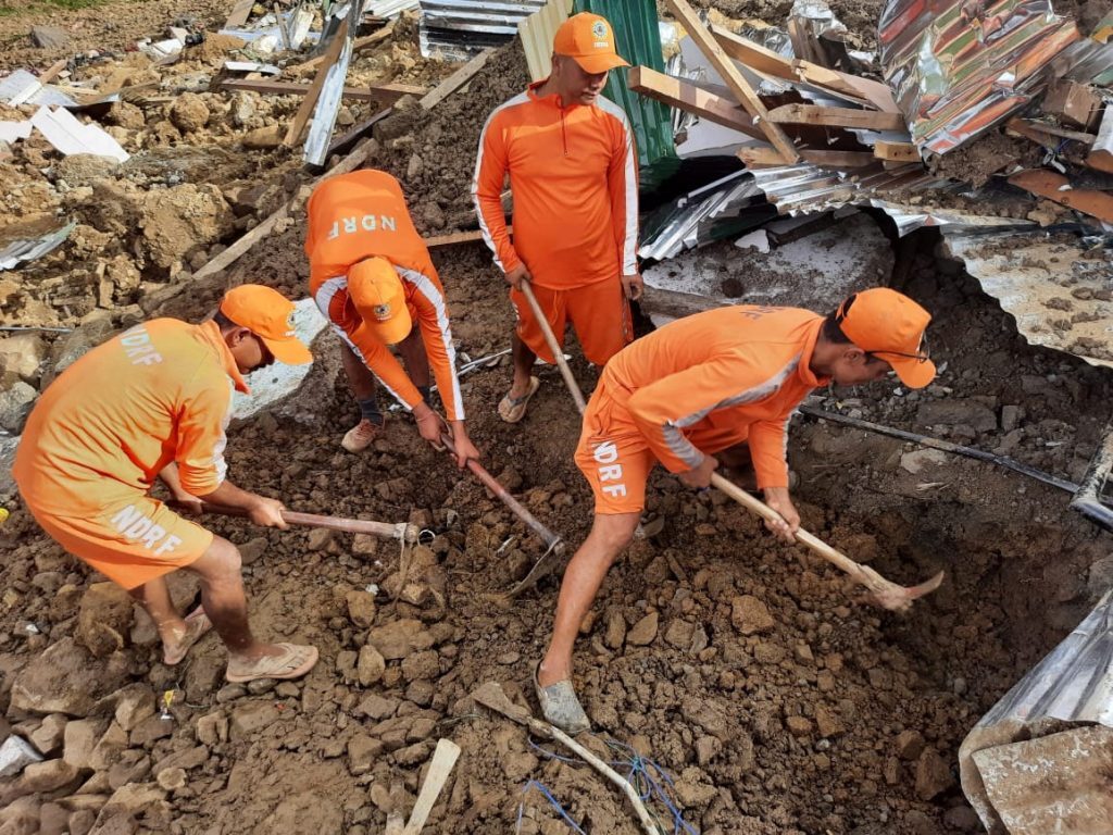 Ινδία: Τουλάχιστον 20 νεκροί από κατολίσθηση σε εργοτάξιο