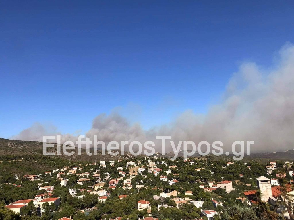 Σκοτείνιασε ο ουρανός της Αττικής – Βίντεο ντοκουμέντο από τη μεγάλη φωτιά στη Πεντέλη