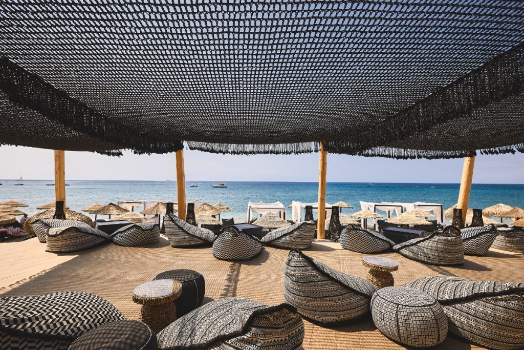 ΑΑΔΕ: Λουκέτο σε beach bar στην Κυπαρισσία – Έκοβε αποδείξεις από… ταμειακές φάντασμα