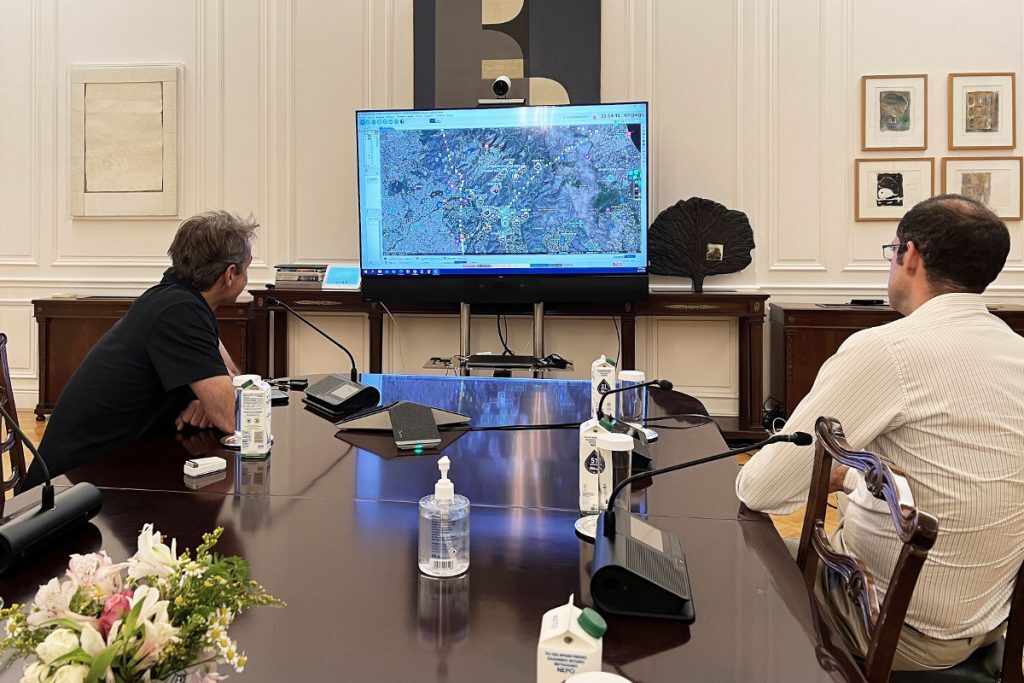 Μητσοτάκης: Ενημερώθηκε από το Κέντρο επιχειρήσεων της Πολιτικής Προστασίας για τις φωτιές σε Πεντέλ