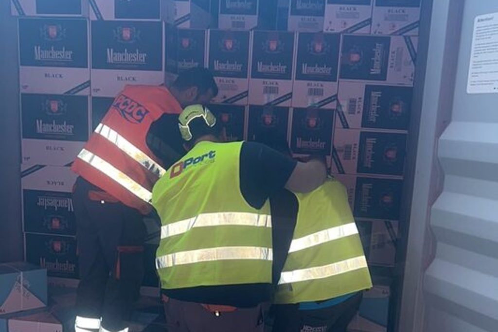Μπλόκο της ΑΑΔΕ σε 9 κοντέινερ με 93 εκατ. λαθραία τσιγάρα
