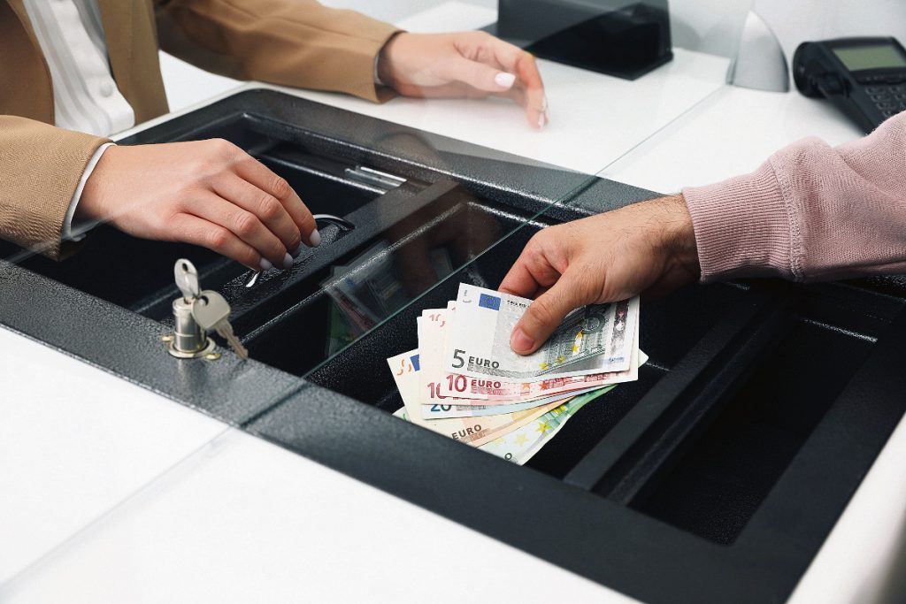 ΤτΕ: Ξεπέρασαν τα 150 δισ. οι καταθέσεις νοικοκυριών και επιχειρήσεων το 2024