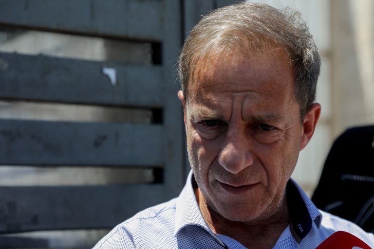 Δημήτρης Λιγνάδης: «Θέλουμε να βάλουμε φυλακή κάποιον επειδή δεν μας εξυπηρέτησε»- Τι δήλωσε κατά την είσοδό του στο δικαστήριο