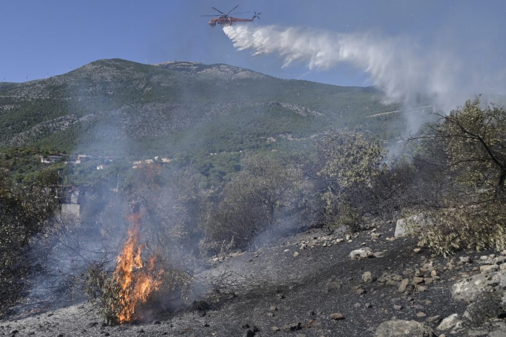 Πυροσβεστική: Επί ποδός και την Τρίτη – Υψηλός κίνδυνος πυρκαγιάς, πού έχει σημάνει συναγερμός