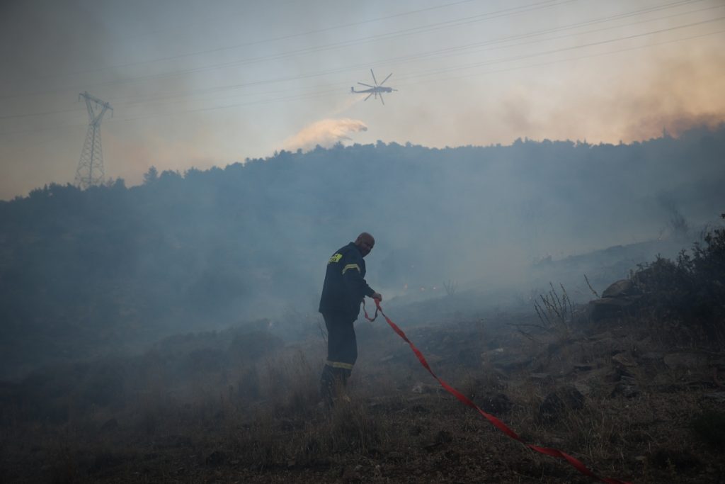 Φωτιά στο Ρέθυμνο: Στις φλόγες το νότιο τμήμα του νομού – Άνεμοι 10 μποφόρ στην περιοχή [βίντεο]