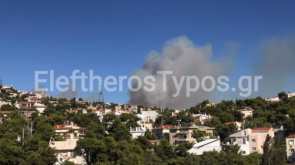Μεγάλη φωτιά στη Πεντέλη: Δύο πύρινα μέτωπα προς Ντράφι και Νταού, πνέουν θυελλώδεις άνεμοι – Συναγε