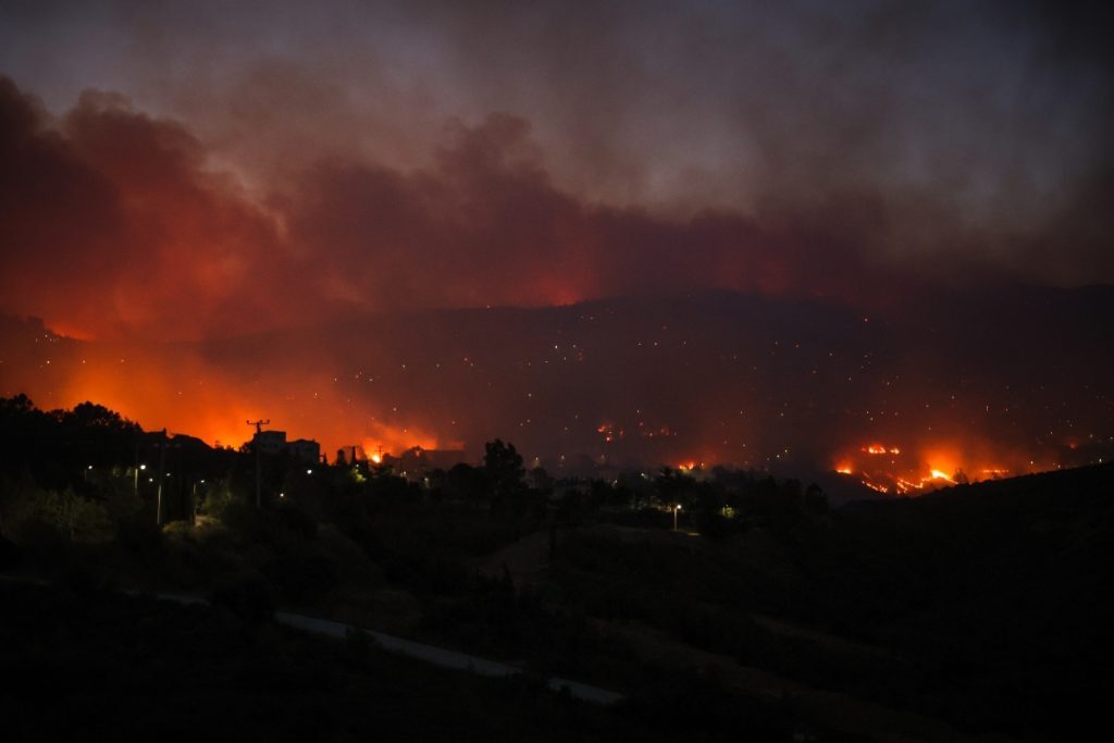 Πληροφορίες για εγκλωβισμένα άτομα στο λόφο Παλλήνης
