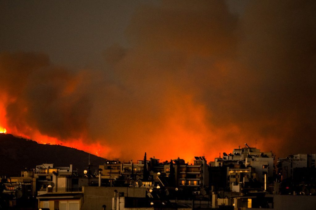Φωτιά στην Πεντέλη – Λέκκας: Είμαστε σε σκέψεις για το πώς ξεκίνησε η πυρκαγιά