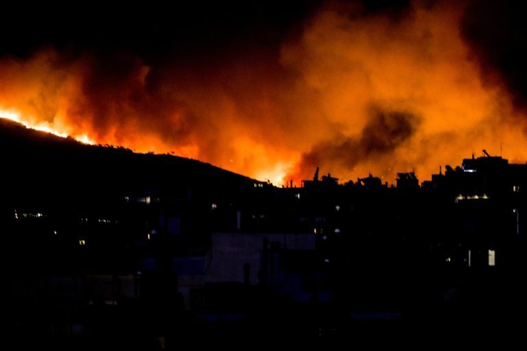 Φωτιά στην Πεντέλη: Μήνυμα του 112 για εκκένωση της Παλλήνης