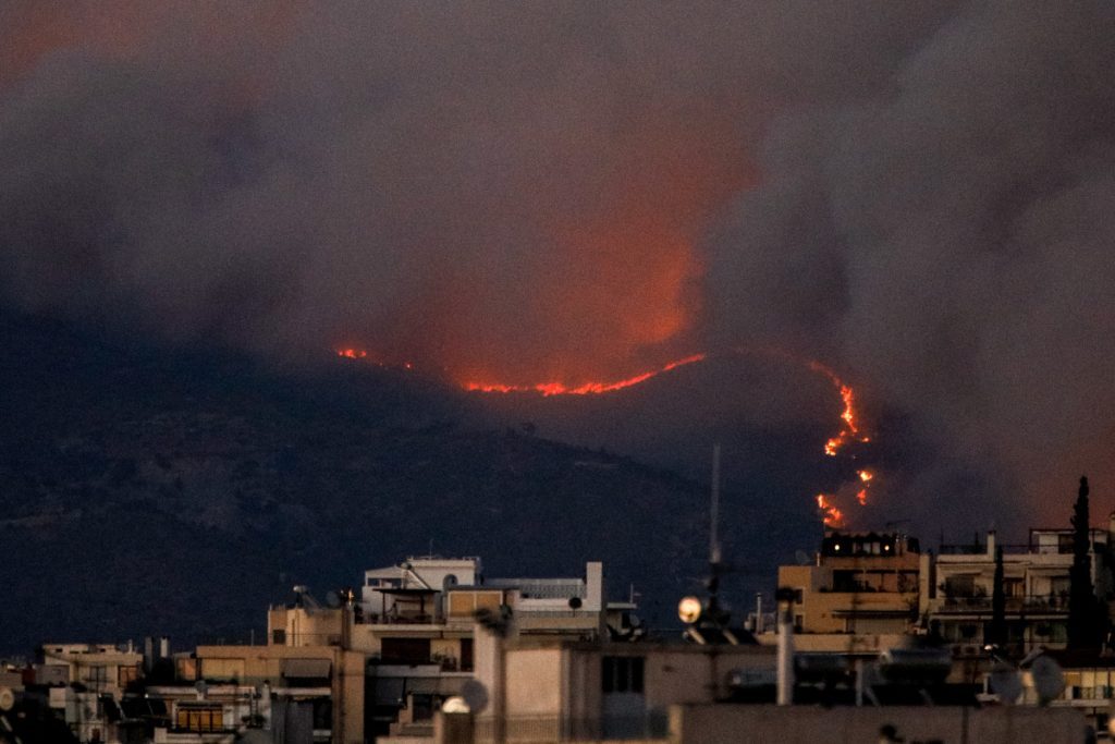 Φωτιά στην Πεντέλη – ΕΔΑ Αττικής: Δεν υπάρχει θέμα διαρροής φυσικού αερίου