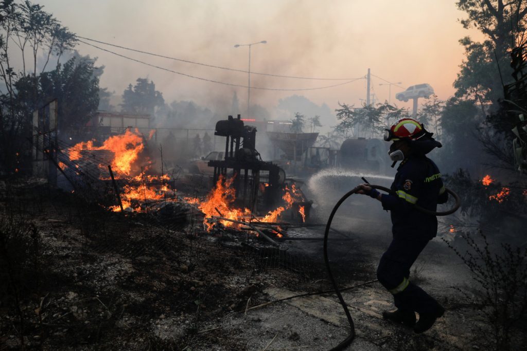 O «πνεύμονας της Aττικής» στις φλόγες: 14 φορές μέσα σε 41 χρόνια κάηκε η Πεντέλη