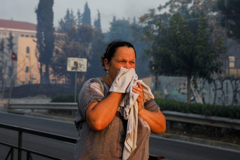 Φωτιά στην Πεντέλη: Φιλοξενία πολιτών που επλήγησαν από την πυρκαγιά