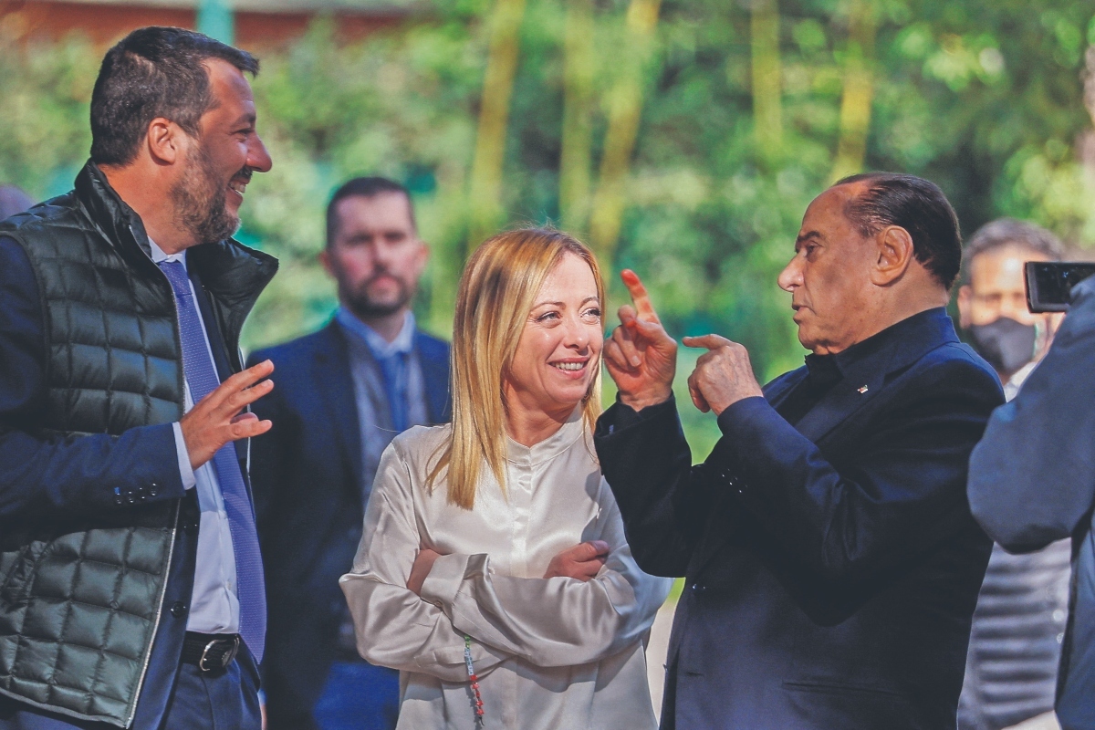 Ιταλία Ο «μυστικός δείπνος» στη βίλα Μπερλουσκόνι που έριξε τον Μάριο Ντράγκι