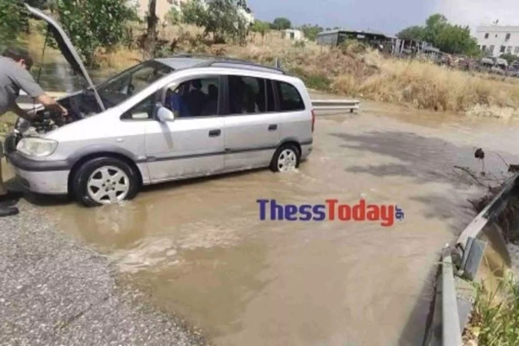 Καιρός: Θρίλερ στη Θεσσαλονίκη – Κινδύνεψαν να πνιγούν πατέρας και τα δύο μικρά παιδιά του