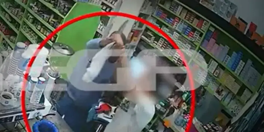Νέο Ηράκλειο-Βίντεο-σοκ: Μάχη σώμα με σώμα υπάλληλου σούπερ μάρκετ και ληστή με κουζινόμαχαιρο