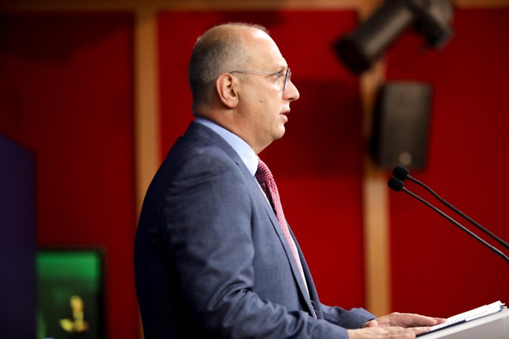 Οικονόμου: «Με ψυχραιμία αντιμετωπίζουμε τις ακραίες τουρκικές προκλήσεις» – Τι είπε για την ε