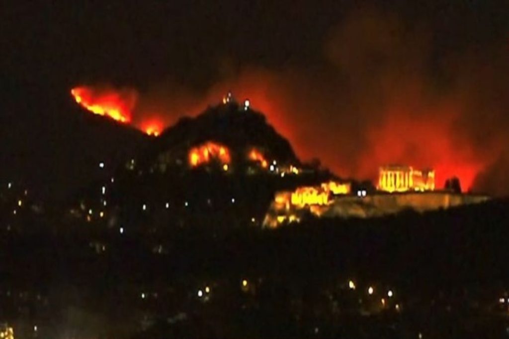 Φωτιά στην Πεντέλη: Η εικόνα που κάνει τον γύρο της Ευρώπης – Ακρόπολη και Λυκαβηττός με τον πιο από