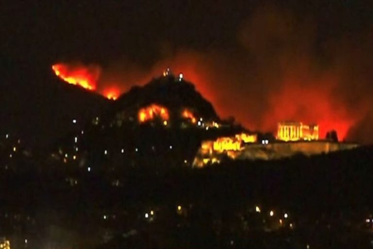 Φωτιά στην Πεντέλη: Η εικόνα που κάνει τον γύρο της Ευρώπης – Ακρόπολη και Λυκαβηττός με τον πιο απόκοσμο φόντο [βίντεο]