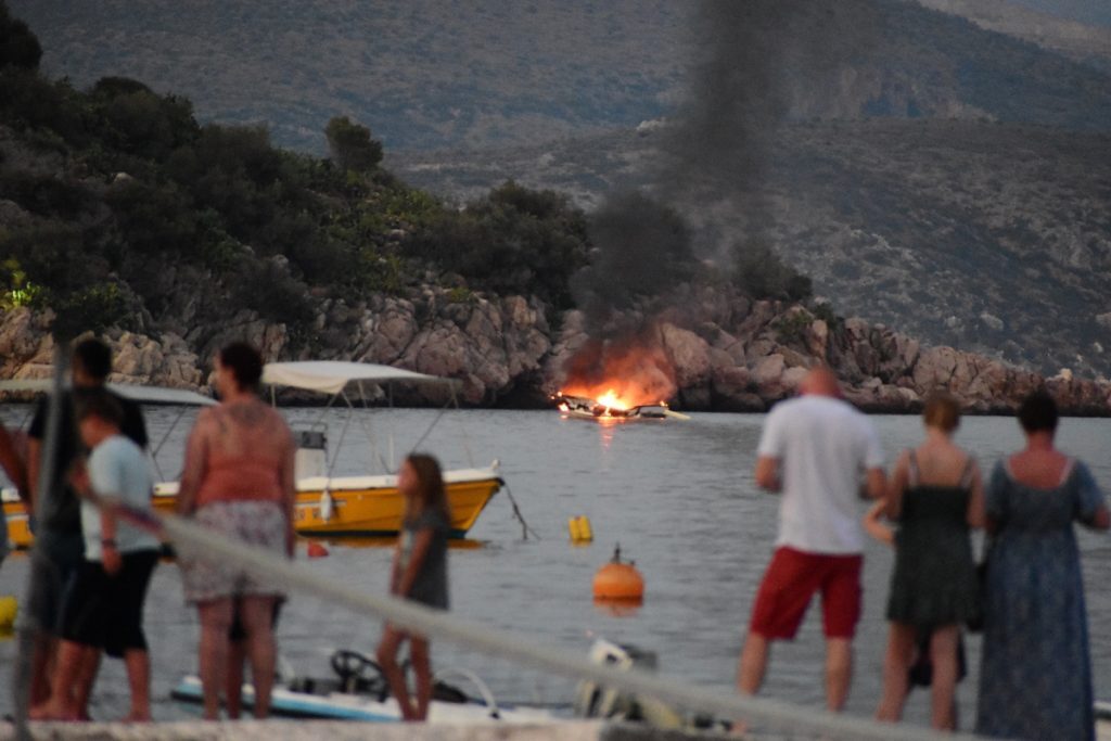 Τολό Αργολίδας: Έκρηξη σε σκάφος – Δύο γυναίκες τραυματίες [βίντεο]