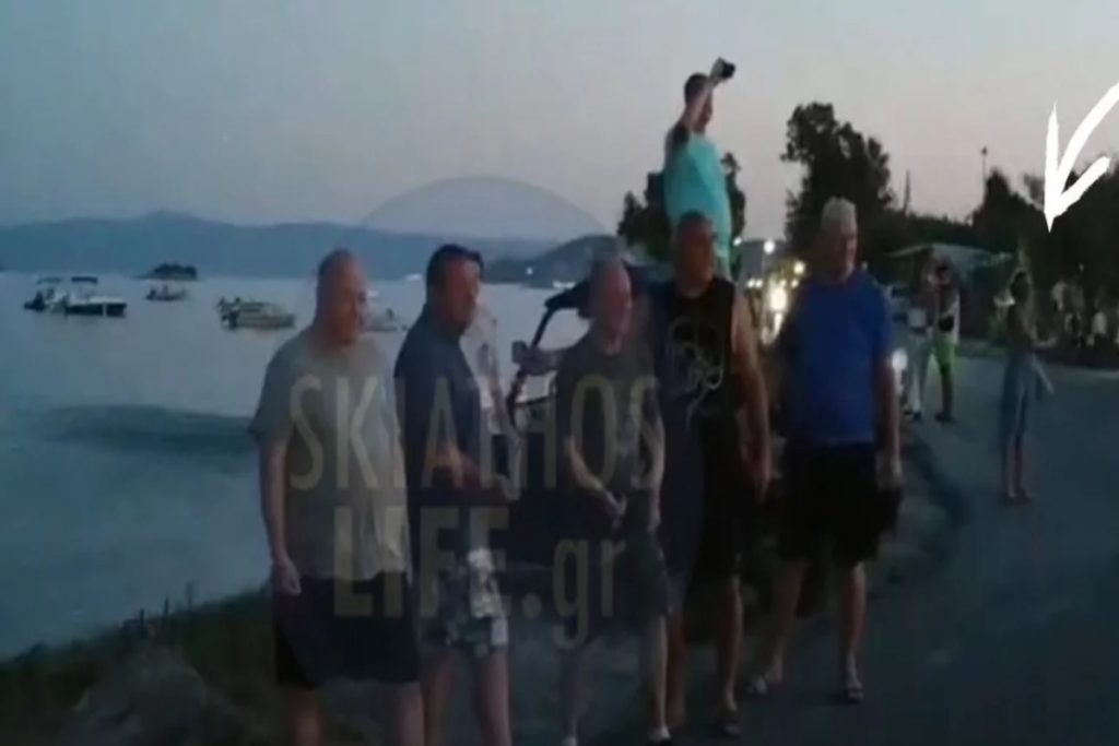 Σκιάθος: Η στιγμή που γυναίκα εκτοξεύεται στη θάλασσα από τουρμπίνα αεροπλάνου στο αεροδρόμιο – Βίντεο ντοκουμέντο