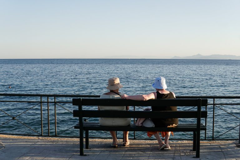 Κοινωνικός Τουρισμός: Από αύριο Τετάρτη οι αιτήσεις για 25.000 συνταξιούχους- Όροι και προϋποθέσεις