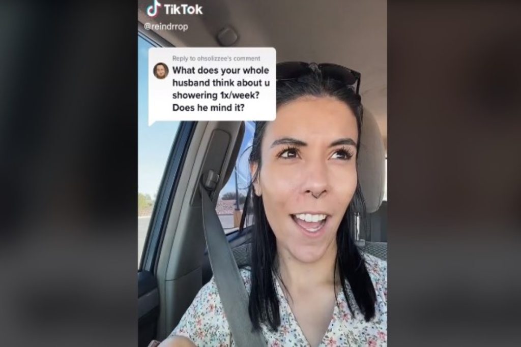 TikToker εξηγεί γιατί κάνει μπάνιο μία φορά την εβδομάδα – Θα εκπλαγείτε [βίντεο]