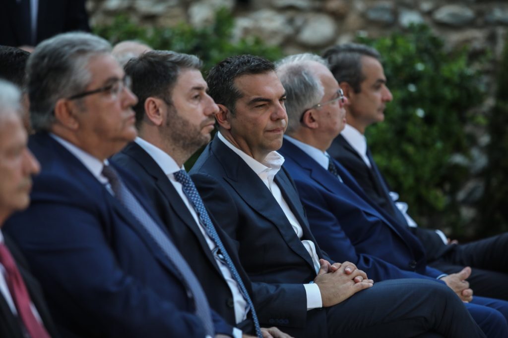 Πλεύρης: Ο Τσίπρας έσπασε την καραντίνα και κυκλοφορούσε χωρίς μάσκα – Τι λέει ο ΣΥΡΙΖΑ και τι