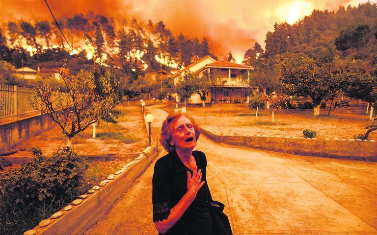 Φωτιά στη Β. Εύβοια: Τι λέει έναν χρόνο μετά στον Ε.Τ. η κυρία Γιούλα που συγκλόνισε τον πλανήτη