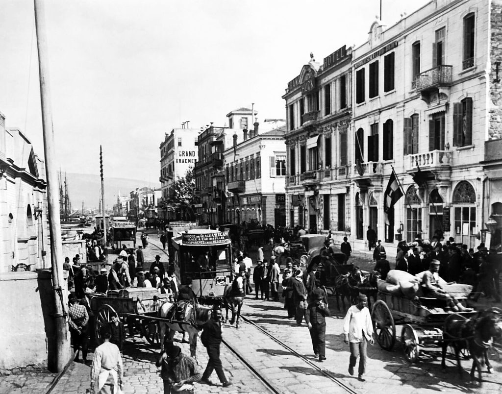Σμύρνη 100 χρόνια μετά: 26 συγγραφείς στον Ε.Τ. για τη Μικρασιατική Καταστροφή – Παρασκευή (26