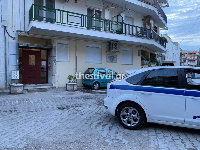 Θρίλερ στη Θεσσαλονίκη: Άνδρας βρέθηκε μαχαιρωμένος στο δωμάτιο του