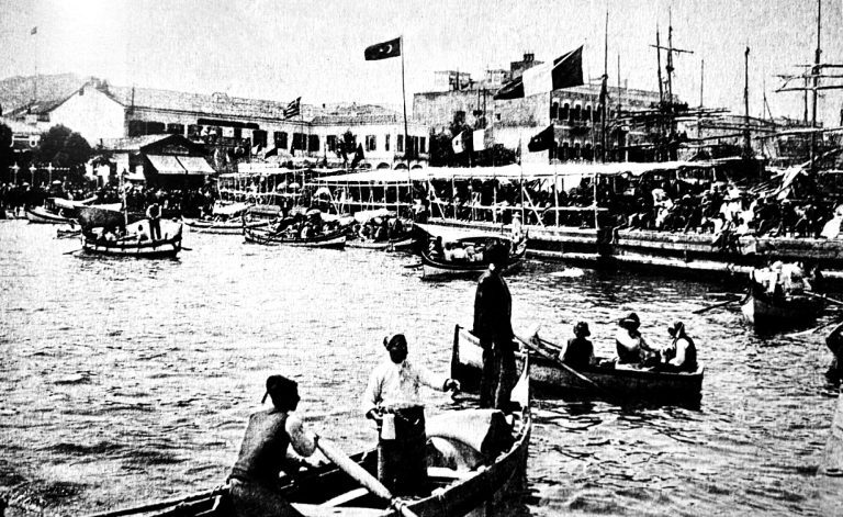Σμύρνη 100 χρόνια μετά: 26 συγγραφείς στον Ε.Τ. για τη Μικρασιατική Καταστροφή – Δευτέρα (29/8) ο Βαγγέλης Μαυρουδής 
