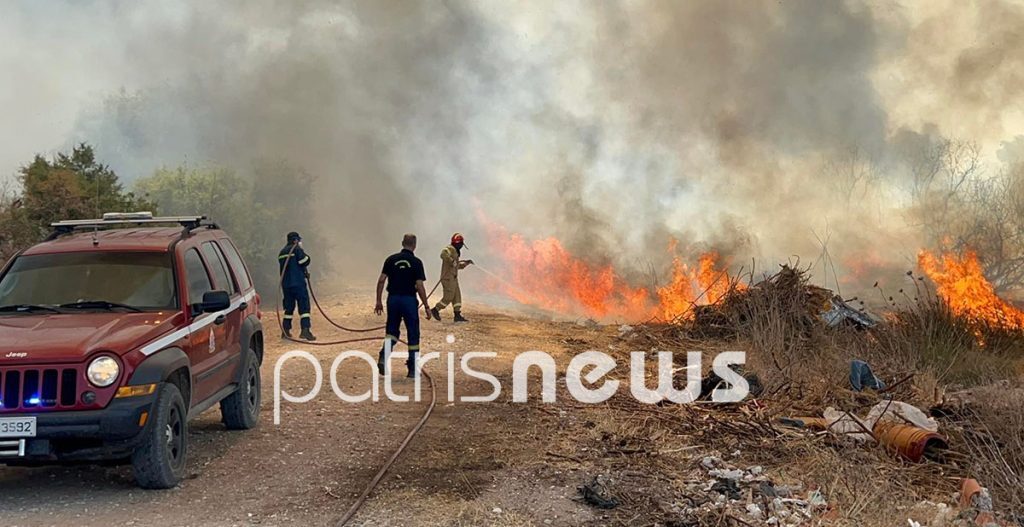 Φωτιά στην Σπιάντζα, στον Πύργο Ηλείας – Παραλίγο να καεί όχημα της πυροσβεστικής