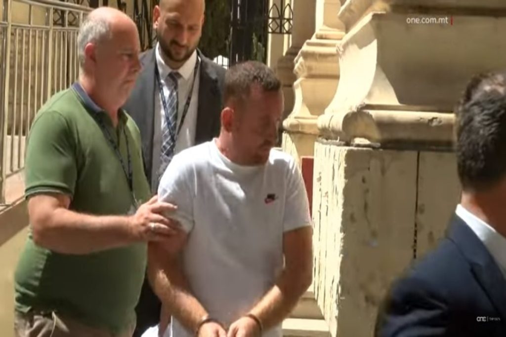 Αίγινα: Αυτός είναι ο 36χρονος που έκαψε θεία και ανιψιό το 2015 – Συνελήφθη στη Μάλτα έπειτα 