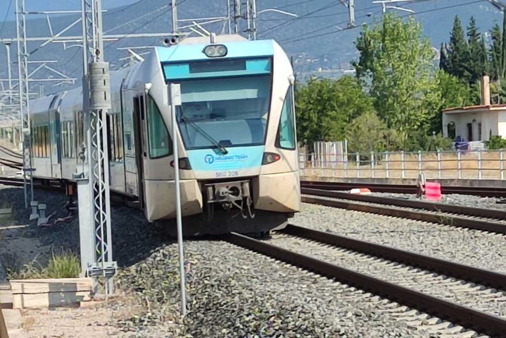Λαμία: Διπλή ταλαιπωρία για επιβάτες αμαξοστοιχίας – Συγκρούστηκε με αγελάδα μετά από λίγο εκτ