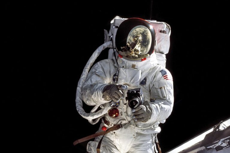 Εντυπωσιακές εικόνες από τις αποστολές της NASA και του Apollo στο φεγγάρι 50 χρόνια μετά