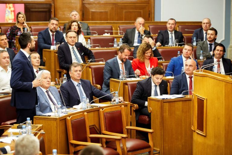 Νέα πολιτική αναταραχή στο Μαυροβούνιο: Κατέρρευσε η κυβέρνηση μετά από πρόταση μομφής