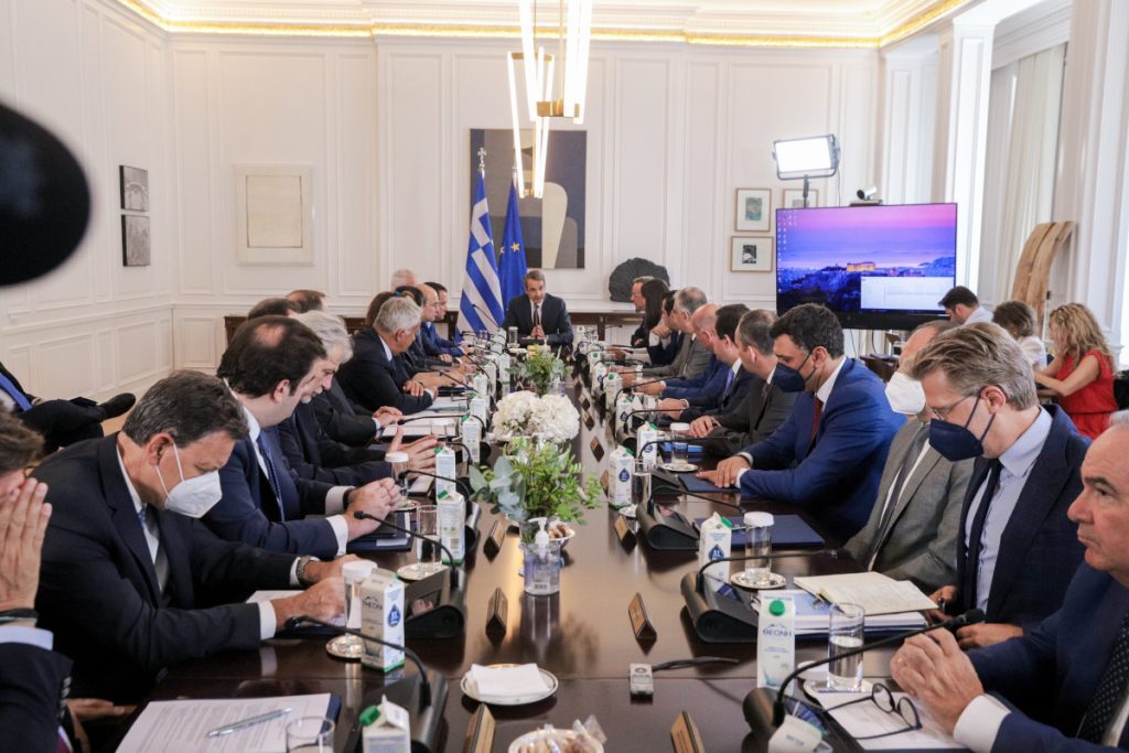 Το παράλληλο στοίχημα της κυβέρνησης
