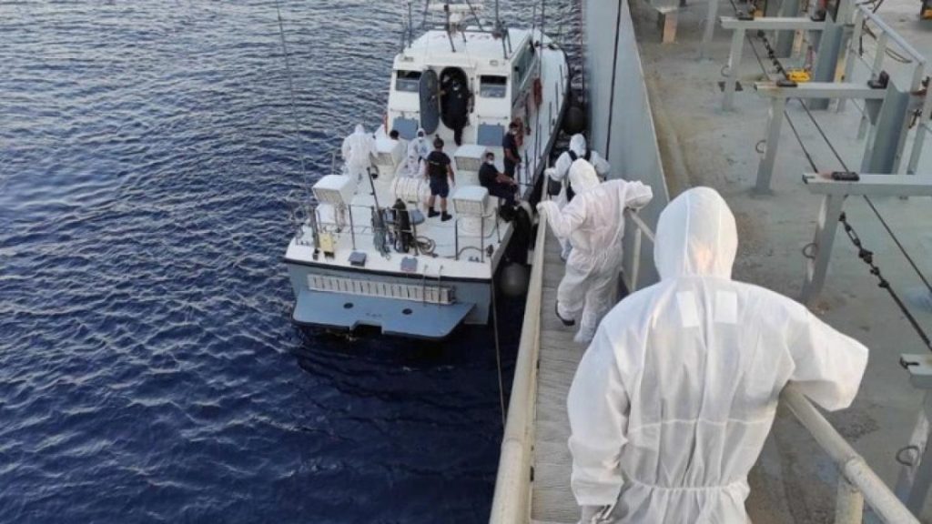Ναυάγιο με μετανάστες στη Ρόδο: Υπό δύσκολες καιρικές συνθήκες οι έρευνες