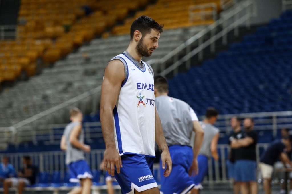 Εθνική Ελλάδας: Πονοκέφαλος για τον Ιτούδη – Θλάση ο Παπαπέτρου, «τρέχει» να προλάβει το Ευρωμ