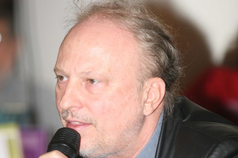 Ποιος ήταν ο τραγουδιστής Ρόμπερτ Ουίλιαμς – Οι επιτυχίες του και η ζωή του