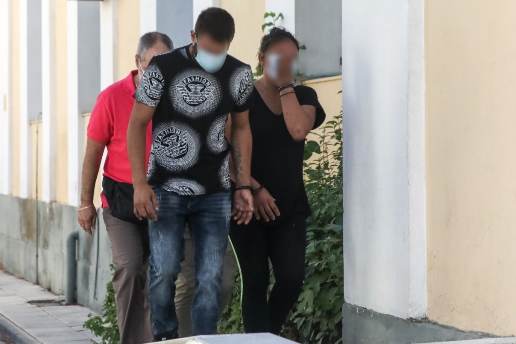 Τραγωδία στο Χαλάνδρι: Στον ανακριτή οι γονείς της 8χρονης που πέθανε από θερμοπληξία – Τι λέν