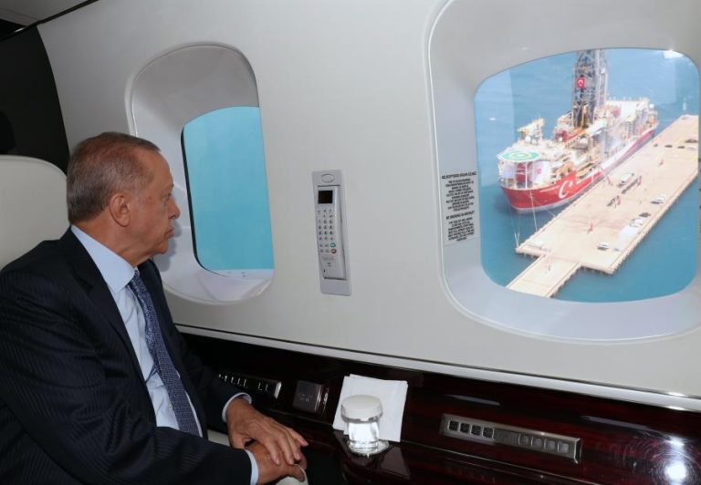 Πυρά στον Ερντογάν στην Τουρκία για τη ρότα του Αμπντουλχαμίντ Χαν – Γιατί ο Ερντογάν έμεινε μόνο στη φιέστα και πώς αντιδρά η Ελλάδα