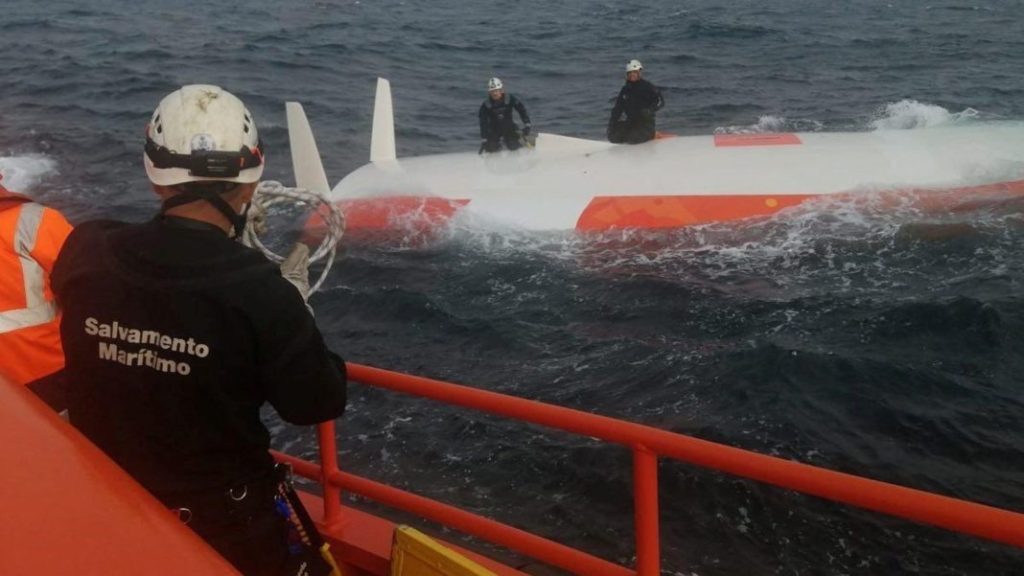Ένας 62χρονος ναυτικός επέζησε 16 ώρες κάτω από αναποδογυρισμένο σκάφος στον Ατλαντικό