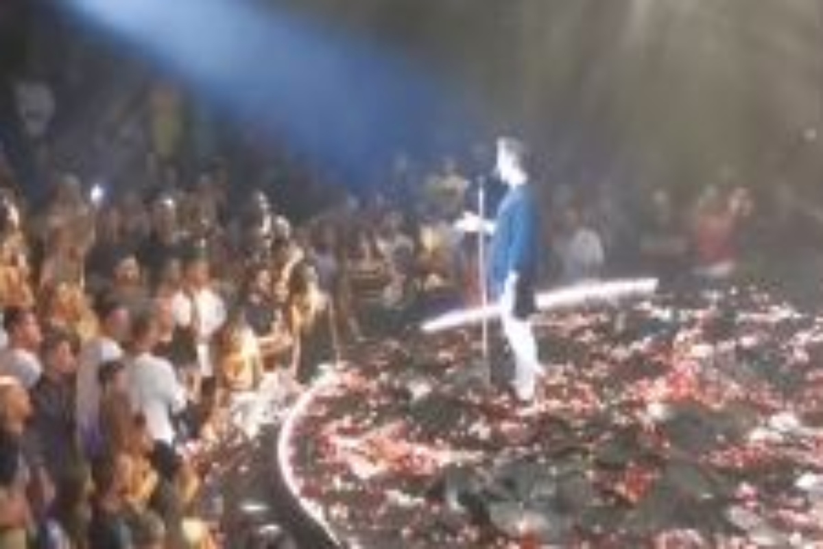 Έξαλλος ο Βέρτης: Έδιωξε την Αστυνομία από το νυχτερινό κέντρο – Κλωτσούσε τα πανέρια εκνευρισμένος, τι είπε στο μικρόφωνο [βίντεο]