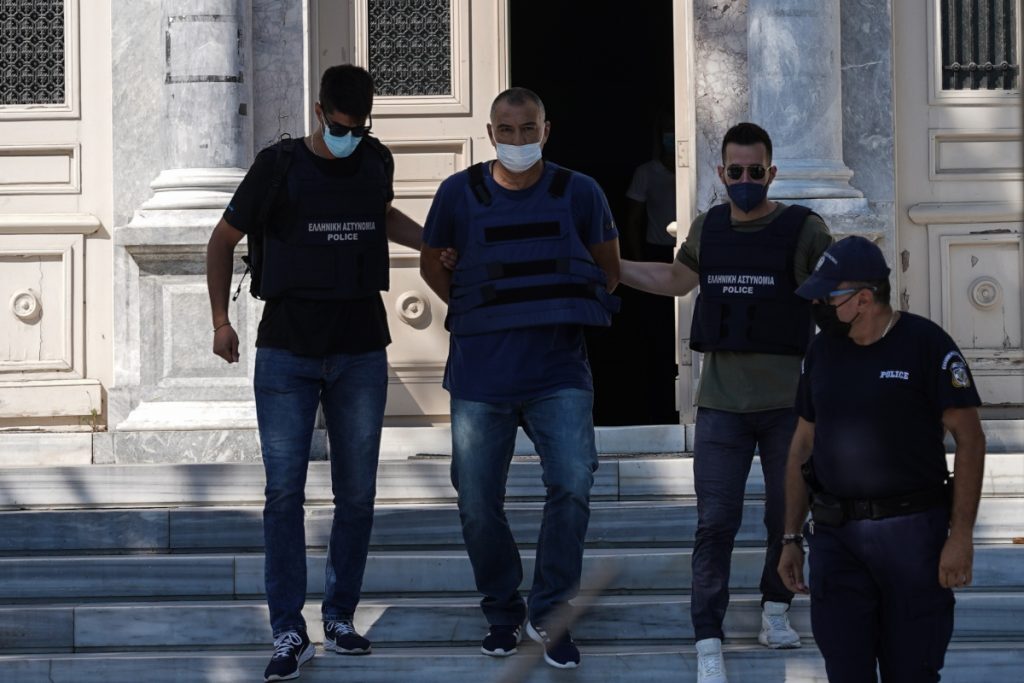 Λέσβος: Προφυλακίστηκε ο αστυνομικός που κατηγορείται για τον βιασμό της 14χρονης [βίντεο]