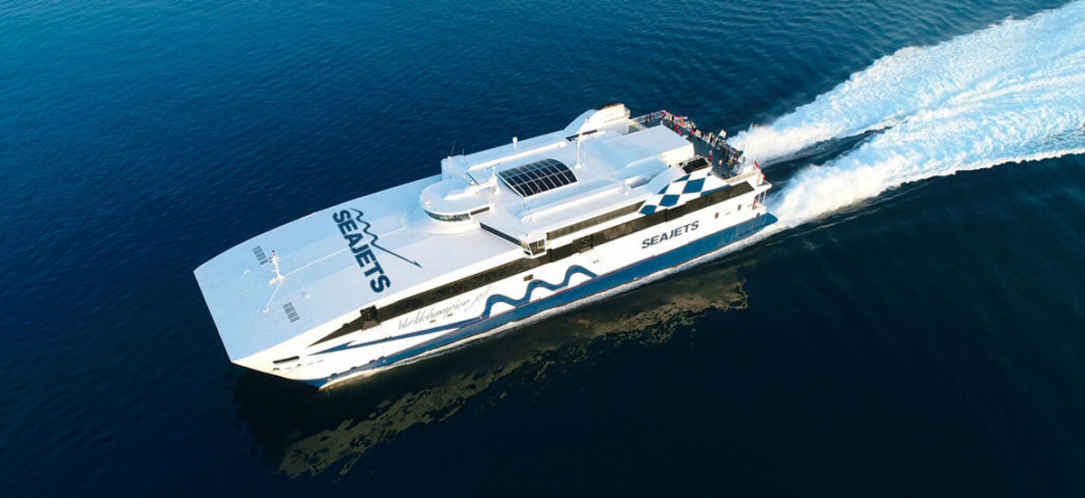 Ακινητοποιημένο μεσοπέλαγα το World Champion Jet με 1.209 επιβαίνοντες