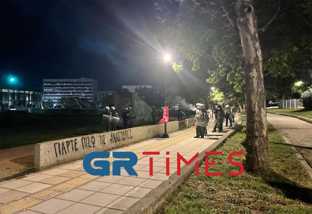 ΑΠΘ: Επεισόδια και μολότοφ κατά τη διάρκεια της πορείας