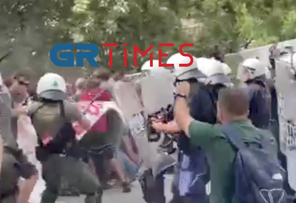 Θεσσαλονίκη: Μία σύλληψη και τέσσερις προσαγωγές για τα χθεσινά επεισόδια στο ΑΠΘ – Όλη τη νύχτα κράτησαν οι εντάσεις