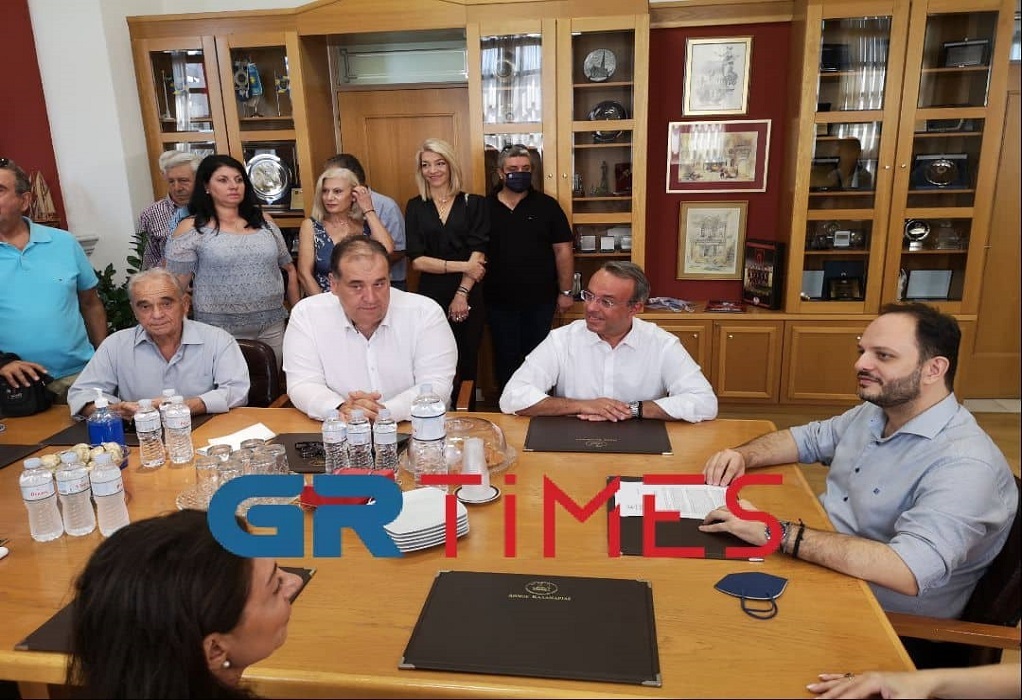 Σταϊκούρας: Η κυβέρνηση θα συνεχίσει να στέκεται στο πλευρό των δήμων